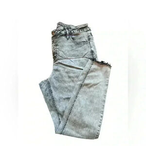 Ava & Viv Women’s size 14 distressed jeans
